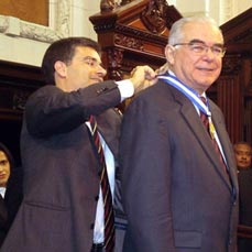 Dr. Miguel Padilha recebe a Medalha Tiradentes.
