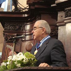 M. Padilha fazendo seu pronunciamento da Tribuna da ALERJ.